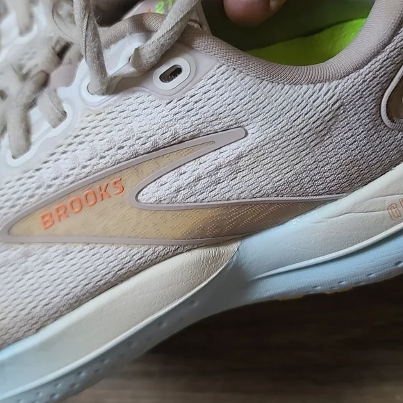 Brooks Women’s Lightweight Neutral Running Shoe - Pale Pink - Picture 7 of 9